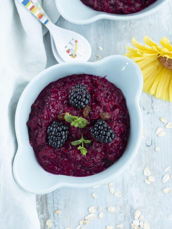 Owsianka buraczkowa z jeżynami bez mleka bez jajek bez glutenu bez cukru bez soi wegańska Mama Alergika Gotuje